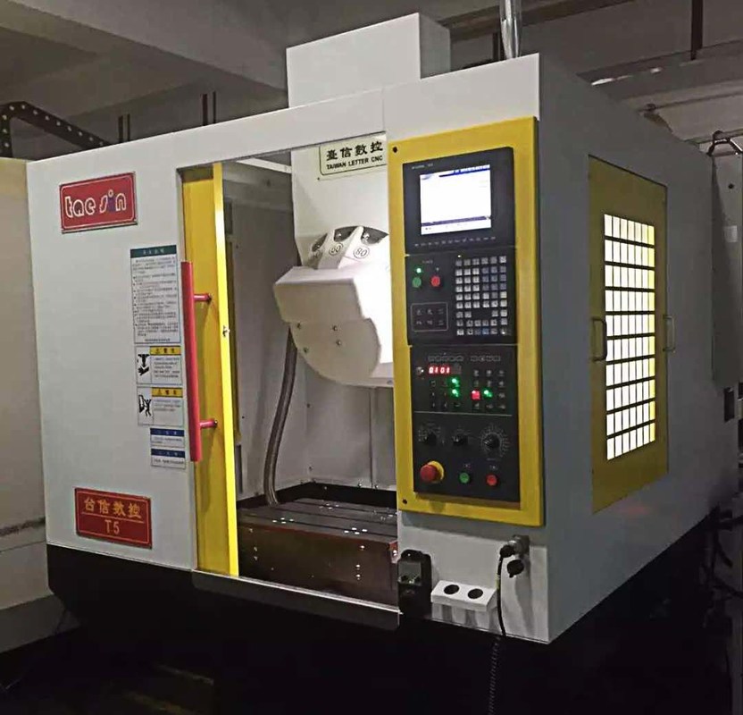 High Accuracy CNC Vertical Milling And Drilling Machine No Deformation